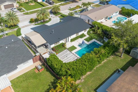 Casa en venta en Miami, Florida, 4 dormitorios, 153.29 m2 № 1892021 - foto 13