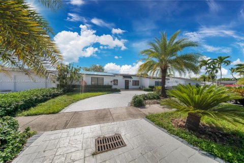 Casa en venta en Miami, Florida, 4 dormitorios, 153.29 m2 № 1892021 - foto 2