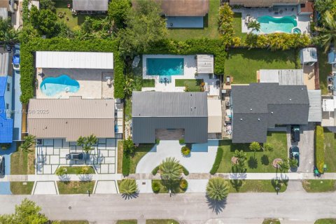 Casa en venta en Miami, Florida, 4 dormitorios, 153.29 m2 № 1892021 - foto 11