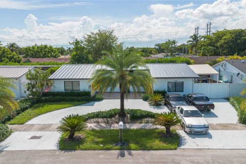 Casa en venta en Miami, Florida, 4 dormitorios, 153.29 m2 № 1892021 - foto 4