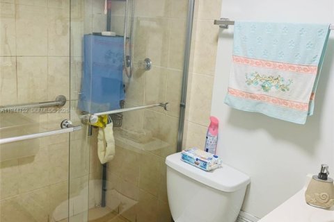 Купить кондоминиум в Халландейл-Бич, Флорида 2 спальни, 85.56м2, № 2001373 - фото 7