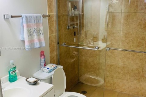 Купить кондоминиум в Халландейл-Бич, Флорида 2 спальни, 85.56м2, № 2001373 - фото 8