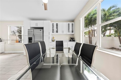 Touwnhouse à vendre à Pembroke Pines, Floride: 4 chambres, 155.98 m2 № 2171268 - photo 10