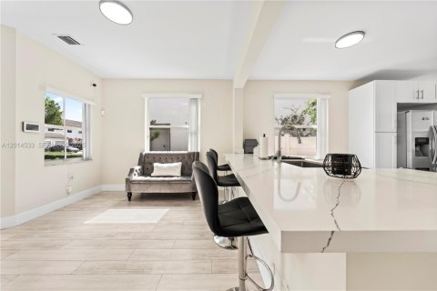 Touwnhouse à vendre à Pembroke Pines, Floride: 4 chambres, 155.98 m2 № 2171268 - photo 12