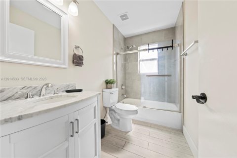 Touwnhouse à vendre à Pembroke Pines, Floride: 4 chambres, 155.98 m2 № 2171268 - photo 17