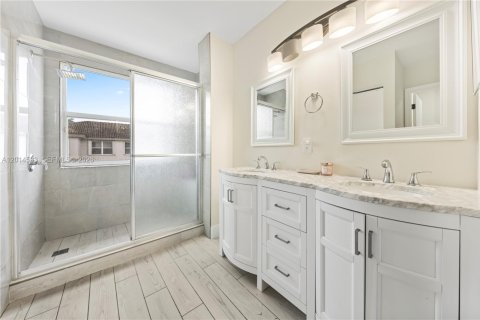 Touwnhouse à vendre à Pembroke Pines, Floride: 4 chambres, 155.98 m2 № 2171268 - photo 24