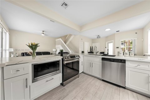 Touwnhouse à vendre à Pembroke Pines, Floride: 4 chambres, 155.98 m2 № 2171268 - photo 9