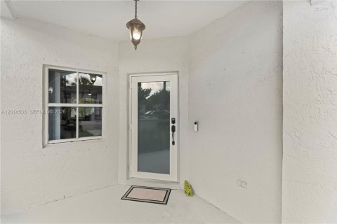 Touwnhouse à vendre à Pembroke Pines, Floride: 4 chambres, 155.98 m2 № 2171268 - photo 3