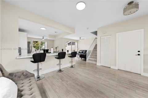 Touwnhouse à vendre à Pembroke Pines, Floride: 4 chambres, 155.98 m2 № 2171268 - photo 4