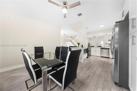 Touwnhouse à vendre à Pembroke Pines, Floride: 4 chambres, 155.98 m2 № 2171268 - photo 11