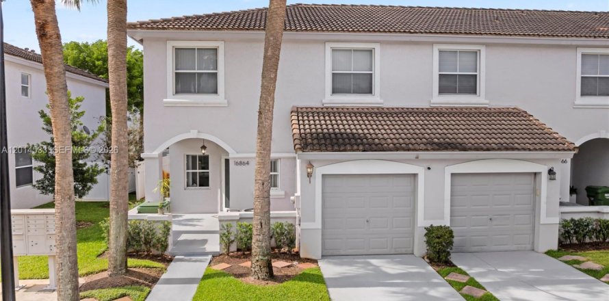 Touwnhouse à Pembroke Pines, Floride 4 chambres, 155.98 m2 № 2171268