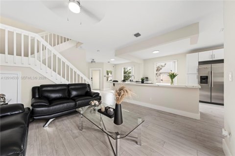 Touwnhouse à vendre à Pembroke Pines, Floride: 4 chambres, 155.98 m2 № 2171268 - photo 7