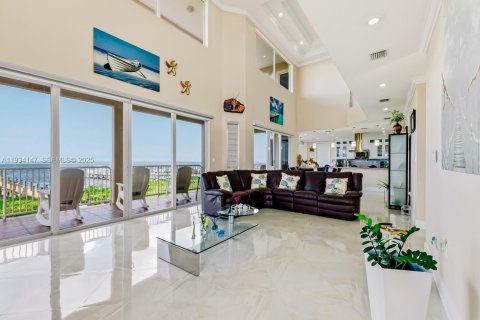 Casa en venta en Key Largo, Florida, 5 dormitorios, 447.97 m2 № 1992895 - foto 7