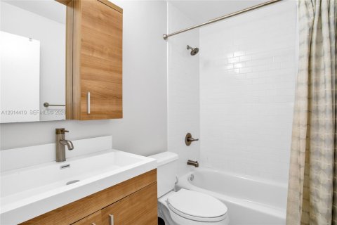 Villa ou maison à louer à Miami, Floride: 3 chambres, 149.57 m2 № 2076440 - photo 22
