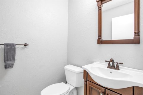 Villa ou maison à louer à Miami, Floride: 3 chambres, 149.57 m2 № 2076440 - photo 15