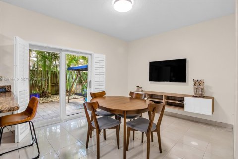 Villa ou maison à louer à Miami, Floride: 3 chambres, 149.57 m2 № 2076440 - photo 14