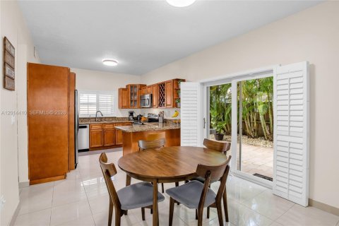 Villa ou maison à louer à Miami, Floride: 3 chambres, 149.57 m2 № 2076440 - photo 10