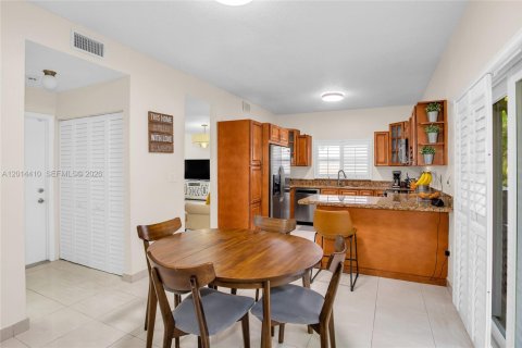 Villa ou maison à louer à Miami, Floride: 3 chambres, 149.57 m2 № 2076440 - photo 13