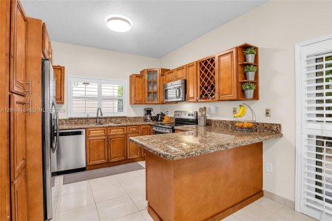 Villa ou maison à louer à Miami, Floride: 3 chambres, 149.57 m2 № 2076440 - photo 11