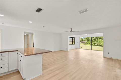 House in Longwood, Florida 3 bedrooms, 134.8 sq.m. № 1815731 - photo 12