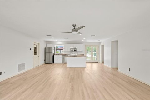 House in Longwood, Florida 3 bedrooms, 134.8 sq.m. № 1815731 - photo 13