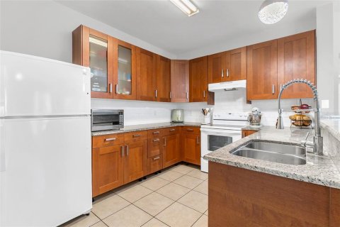 Купить кондоминиум в Окои, Флорида 8 комнат, 114.64м2, № 2149394 - фото 13