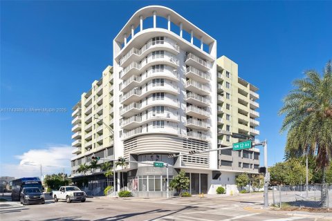 Condominio en venta en Miami, Florida, 1 dormitorio, 47.38 m2 № 1863411 - foto 1