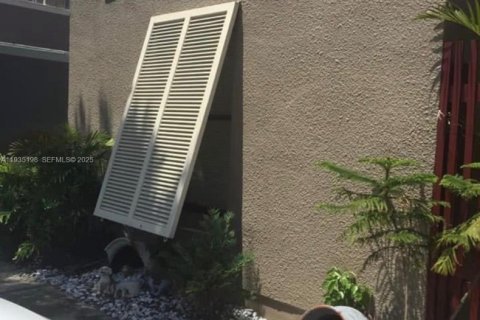 Adosado en venta en Pembroke Pines, Florida, 3 dormitorios, 122.17 m2 № 1993530 - foto 2