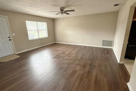 Villa ou maison à louer à Ocala, Floride: 3 chambres, 132.66 m2 № 2376763 - photo 4