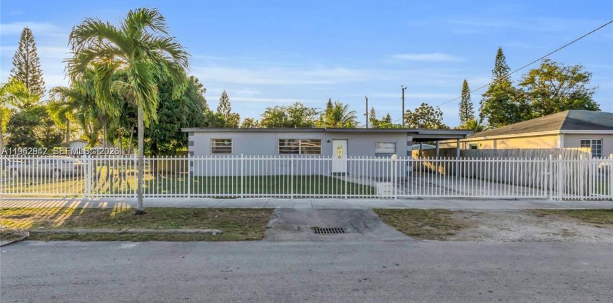 Коммерческая недвижимость в Хомстед, Флорида 1 спальня, 91.97м2 № 2024188