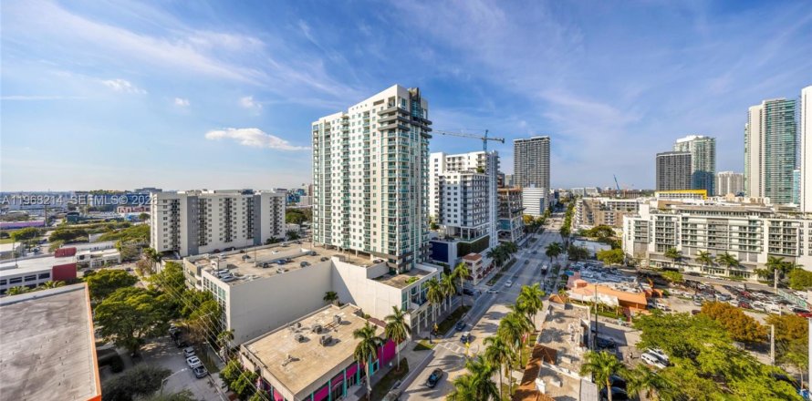 Кондоминиум с 2 спальнями в Майами, Флорида № 2029357