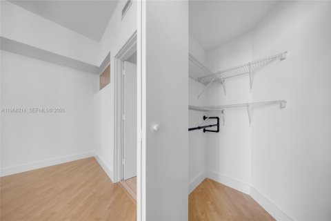 Снять в аренду кондоминиум в Майами, Флорида 2 спальни, 88.07м2, № 2029357 - фото 21