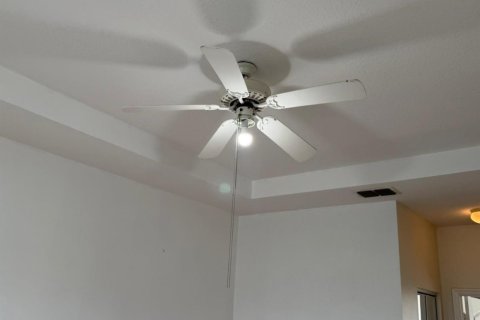 House in Port St. Lucie, Florida 3 bedrooms, 161.19 sq.m. № 2240362 - photo 18