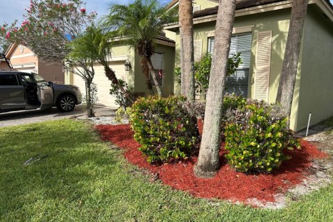 House in Port St. Lucie, Florida 3 bedrooms, 161.19 sq.m. № 2240362 - photo 15