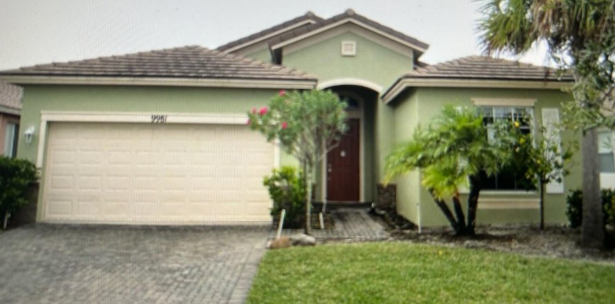 House in Port St. Lucie, Florida 3 bedrooms, 161.19 sq.m. № 2240362