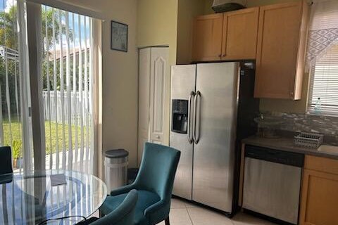 House in Port St. Lucie, Florida 3 bedrooms, 161.19 sq.m. № 2240362 - photo 10