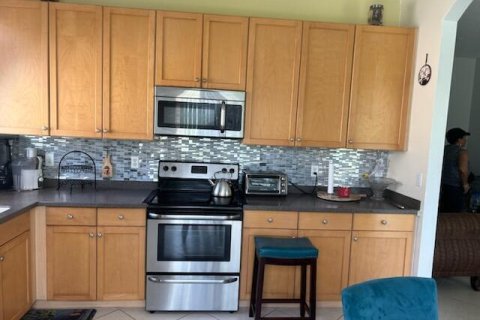House in Port St. Lucie, Florida 3 bedrooms, 161.19 sq.m. № 2240362 - photo 3