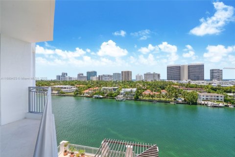 Купить кондоминиум в Бей-Харбор-Айлендс, Флорида 3 спальни, 160.81м2, № 1983196 - фото 15