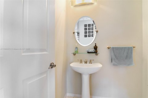 Купить кондоминиум в Бей-Харбор-Айлендс, Флорида 3 спальни, 160.81м2, № 1983196 - фото 8