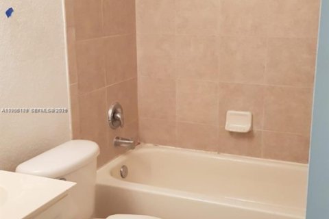 Touwnhouse à vendre à Riviera Beach, Floride: 3 chambres, 122.45 m2 № 2080714 - photo 16