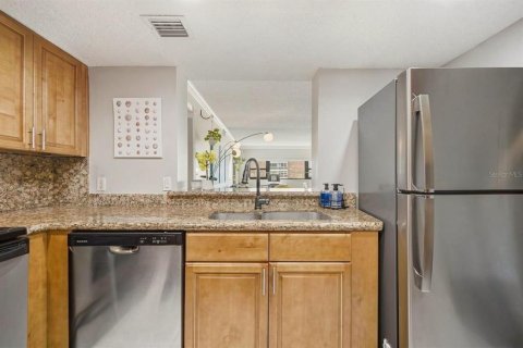 Condo in Tampa, Florida, 2 bedrooms  № 2114222 - photo 5