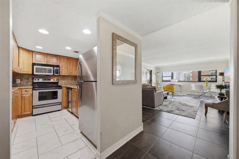 Condo in Tampa, Florida, 2 bedrooms  № 2114222 - photo 2