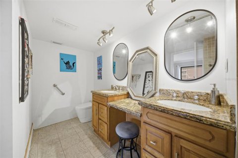 Condo in Tampa, Florida, 2 bedrooms  № 2114222 - photo 11
