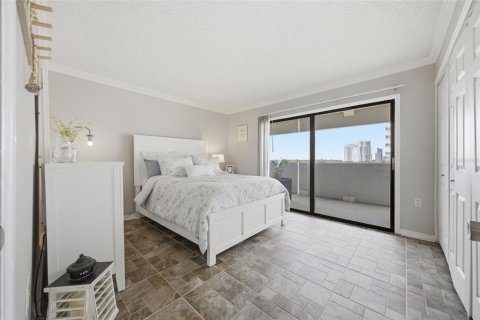 Condo in Tampa, Florida, 2 bedrooms  № 2114222 - photo 16