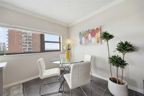 Condo in Tampa, Florida, 2 bedrooms  № 2114222 - photo 7