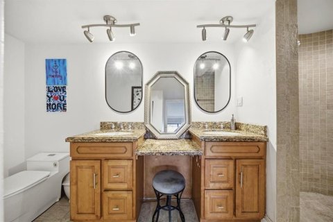 Condo in Tampa, Florida, 2 bedrooms  № 2114222 - photo 12