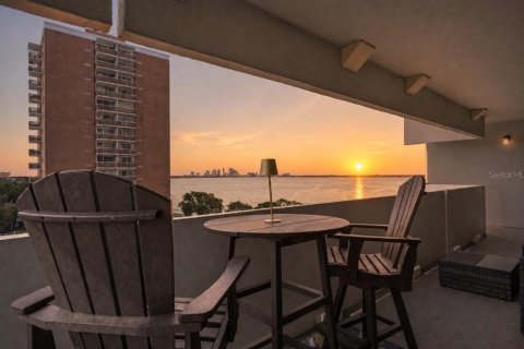 Condo in Tampa, Florida, 2 bedrooms  № 2114222 - photo 19