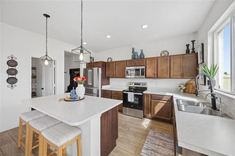 House in Haines City, Florida 5 bedrooms, 285.67 sq.m. № 2391353 - photo 6