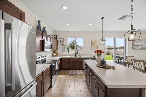 House in Haines City, Florida 5 bedrooms, 285.67 sq.m. № 2391353 - photo 5