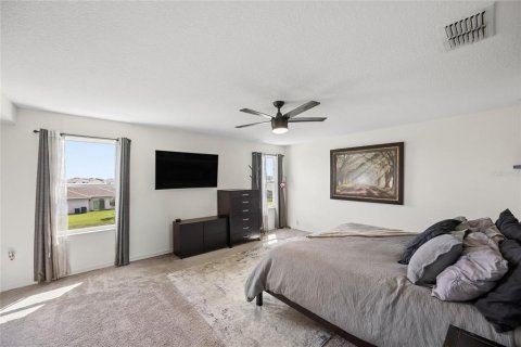 House in Haines City, Florida 5 bedrooms, 285.67 sq.m. № 2391353 - photo 11
